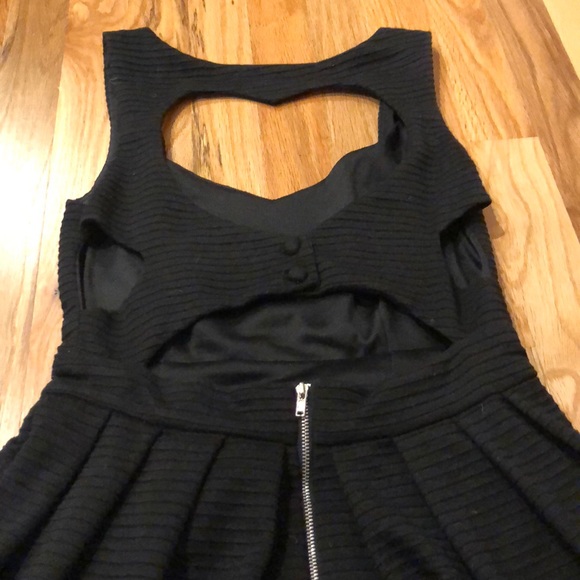 Akita Chicago Red Label little black dress - Picture 3 of 3
